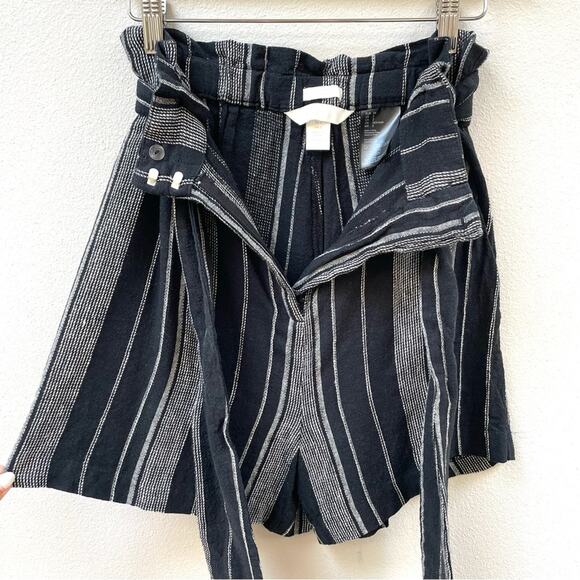 H&M Linen Blend Paperbag Shorts w Pockets in Black & White Pinstripe Women's 2 - Picture 5 of 6